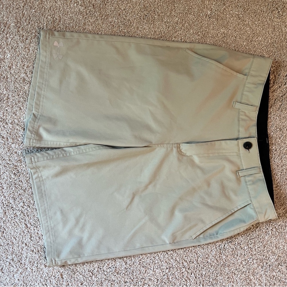 Under Armour boys khaki shorts size 16